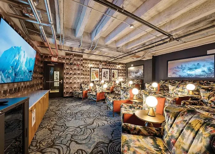 Urban Elegance Studio Oasis Prime Location